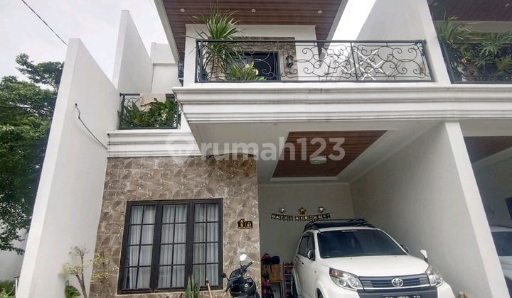 Classic 2-Story House 700 Million in Cimanggis Near Main Road, Close to Toll Road, Near Harjamukti LRT