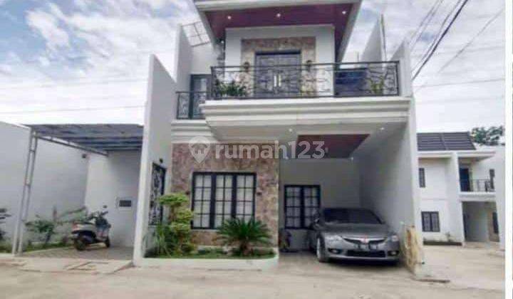 Rumah mewah 2 1/2 lantai + Dak Rooftop di pinggir jalan raya dan dekat tol Cijago harga murah 800 jutaan 1