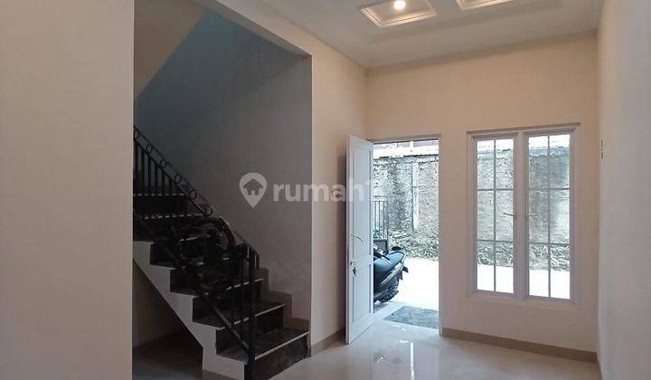 Rumah mewah dgn spesifikasi bangunan yg berkualitas di 2 Lantai di depok dekat stasiun depok lama 2