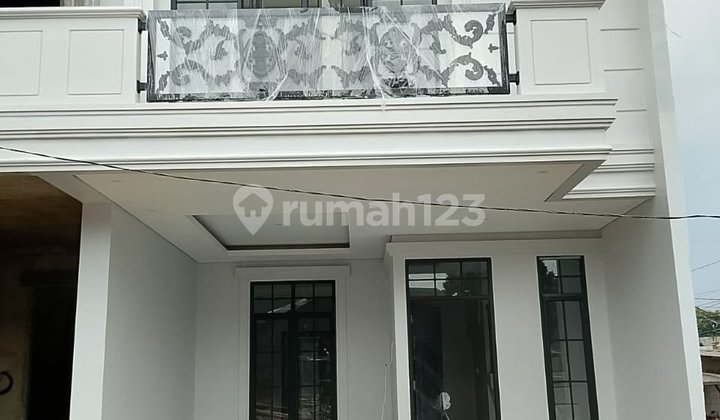 Rumah Mewah Classic America di Ciracas 900 Jutaan Dekat LRT Ciracas&Rambutan