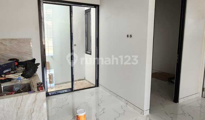 Rumah Mewah Classic America di Ciracas 900 Jutaan Dekat LRT Ciracas&Rambutan