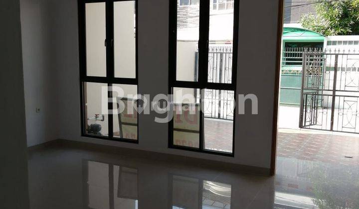 Rumah baru 3 lantai di Taman Ratu Jakarta Barat 2