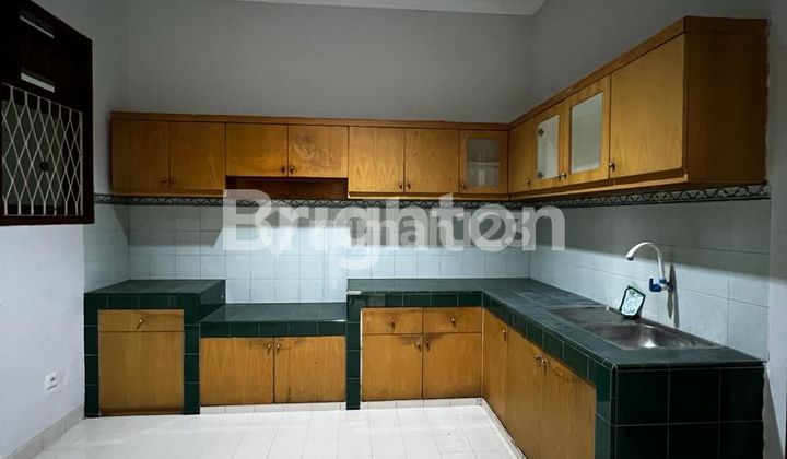 RUMAH HOOK SAMPING PINGGIR JALAN RAYA KEMANGGISAN , BISA BUAT TINGGAL DAN BISA BANGUN BEBERAPA RUMAH TINGGAL 2