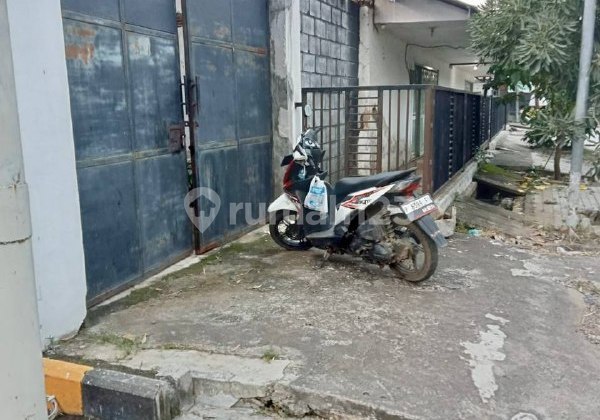 Rumah Plus Minimarket Aktif Di Wilayah Bercak Asri, Cermee Kabupaten Bondowoso 