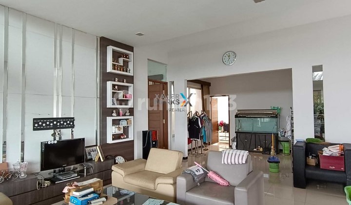 Hook Split Level House in Araya Blimbing Housing Estate, Malang City 2