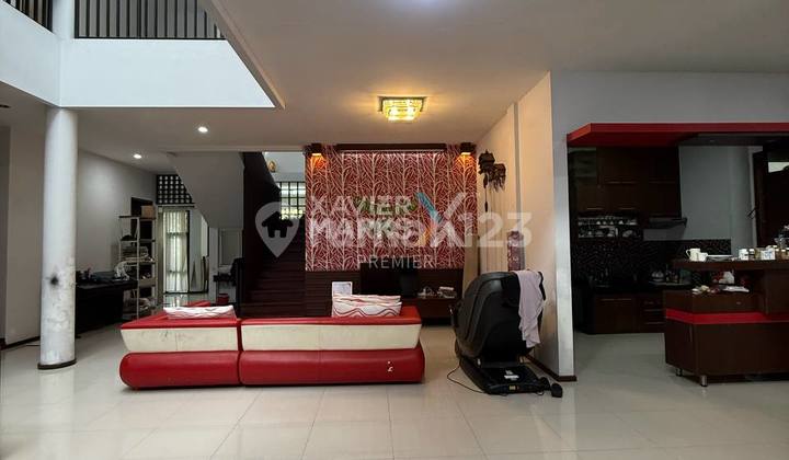 Large and Spacious House in Araya Golf Boulevard, Malang 2