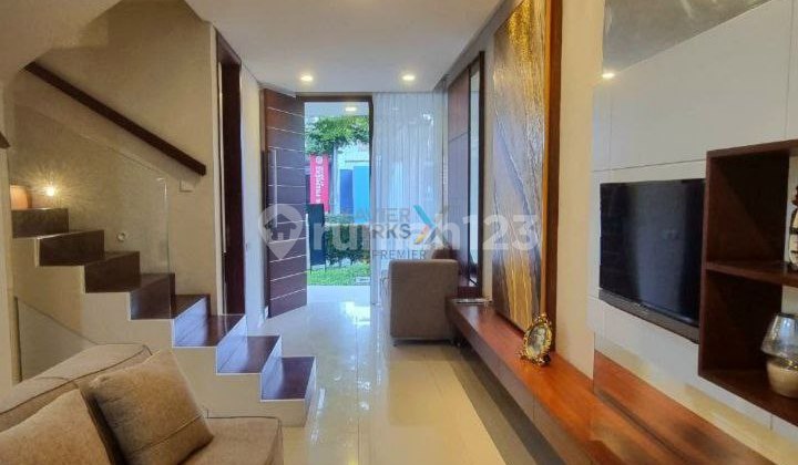 2-Storey House with Modern Design in Sulfat Blimbing, Malang 2