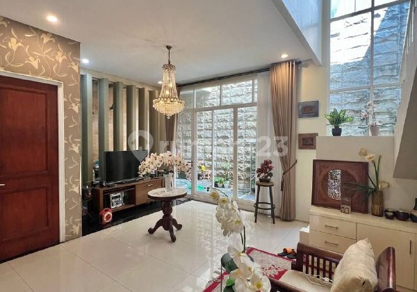 Rumah Desain Modern di Royal Residence Cluster Addington Surabaya 2