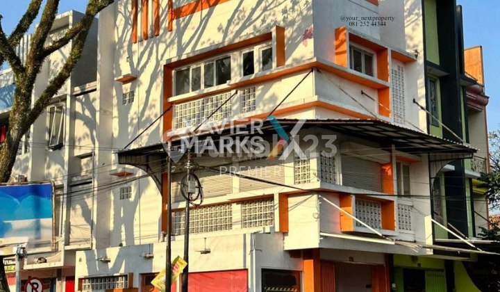 3-Story Ruko Hook Former Restaurant on Poros Kauman Street, Klojen Malang 3-Story Ruko Hook Former Restaurant on Poros Kauman Street, Klojen Malang