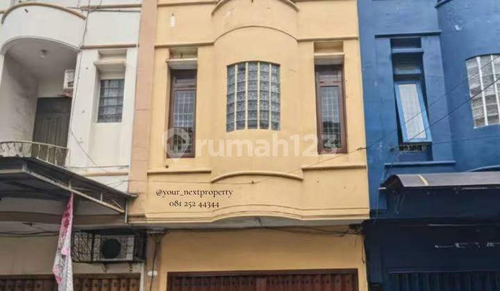3-Story Shop House in a Strategic Location on Jalan Letjen S. Parman, Blimbing Malang 3-Story Shop House in a Strategic Location on Jalan Letjen S. Parman, Blimbing Malang
