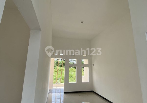 Rumah Modern Siap Huni di De Layla Residence Pakis Malang