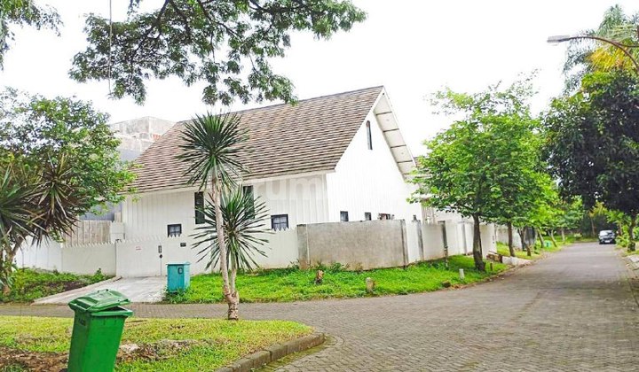 New American Style Design House in the Golf Cluster Araya Malang 2