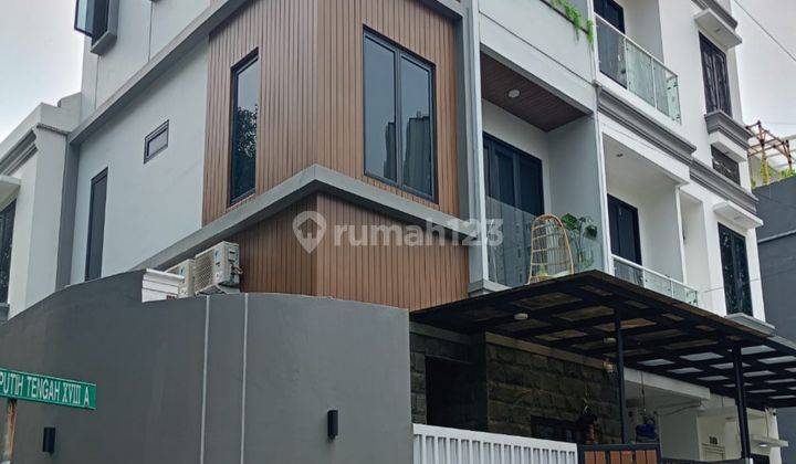 DI  RUMAH EXCLUSIVE Di CEMPAKA PUTIH 25 Rumah 2