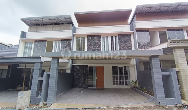 Rumah 2 Lantai Modern - Hunian Nyaman di Lingkungan Asri & Strategis