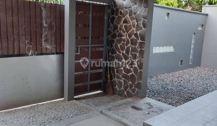 RUMAH MODERN DIJUAL – UTARA STADION MAGUWOHARJO, HANYA 800 JUTAAN 2