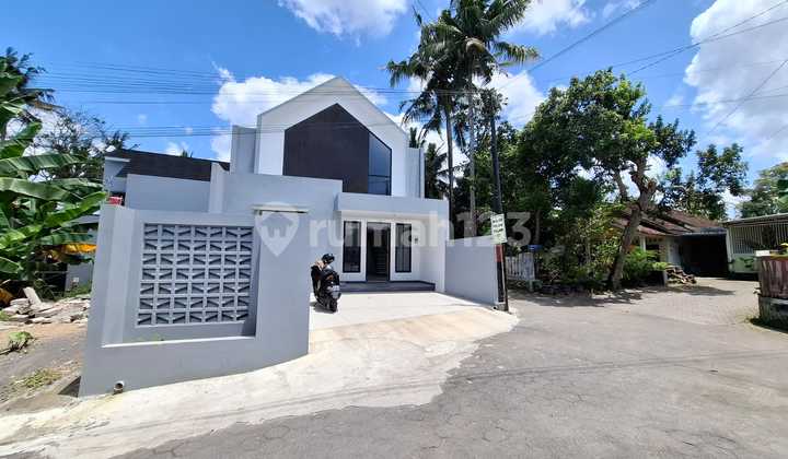 Rumah Unik Mezzanine di Kleben, Caturharjo - Sleman