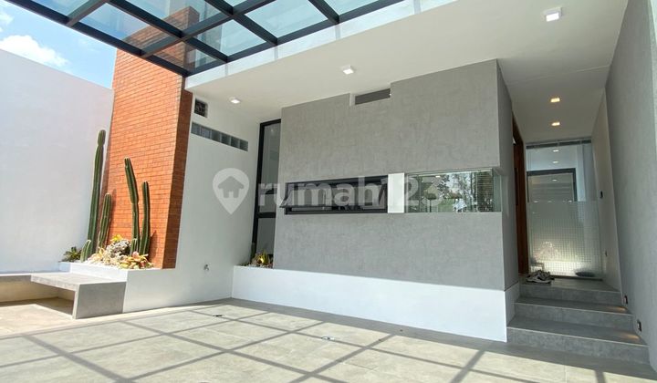 Modern Industrial House in Sleman 3 Bedrooms Near Rs Gramedika 10 2