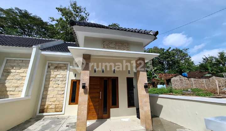 101 m² House in Moyudan, Spacious Carport & Complete Legality