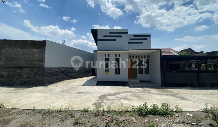 Modern Residence in Pucanganom Sleman, Strategic Location &amp; SHM Legality