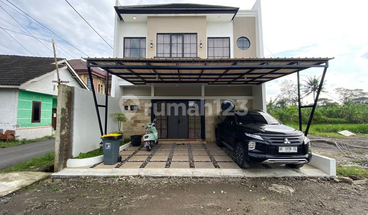 Rumah 2 Lantai Desain Mewah diutara SD Budi Mulia Dua Maguwo 1
