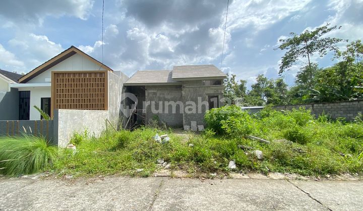 Rumah Tropis Daerah Jalan Kaliurang Dekat Kampus Uii