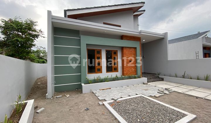 Modern Minimalist House in Kalasan near Prambanan Temple, 620 Million!