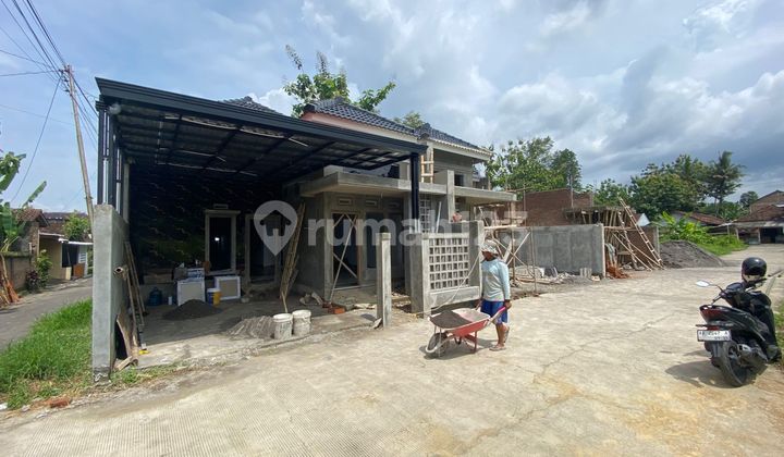 Modern Cluster House Near Atturots Hospital on Godean-Seyegan Street, 600 Million 2