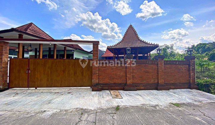 Rumah Joglo dengan Kolam Renang ditimur Candi Prambanan 1