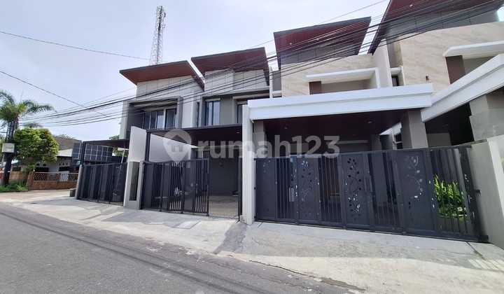 Rumah Mewah Nyaman 2 Lantai di Ngaglik Sleman - Lokasi Strategis, Siap Huni!