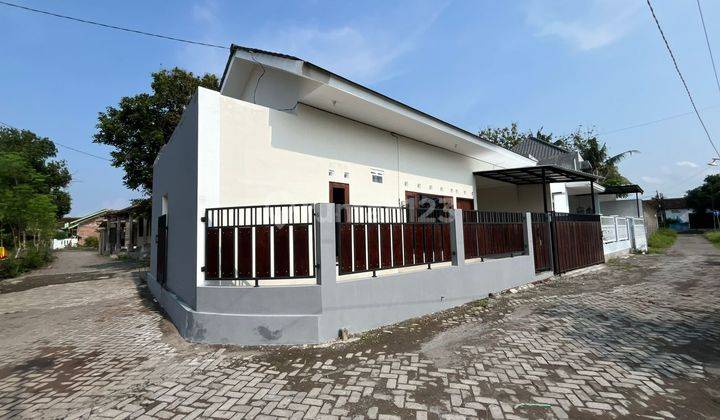 Rumah Hook Free Pagar Tanah Luas Ditimur Jl Sidomoyo Godean 1