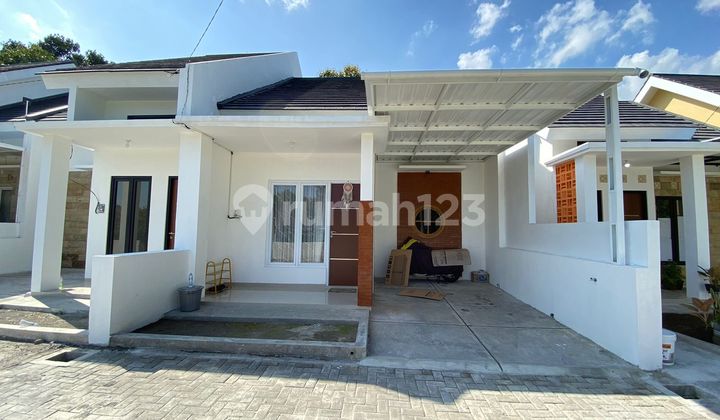 Comfortable House in Tempel Sleman - Strategic Location Near Magelang Road KM 14