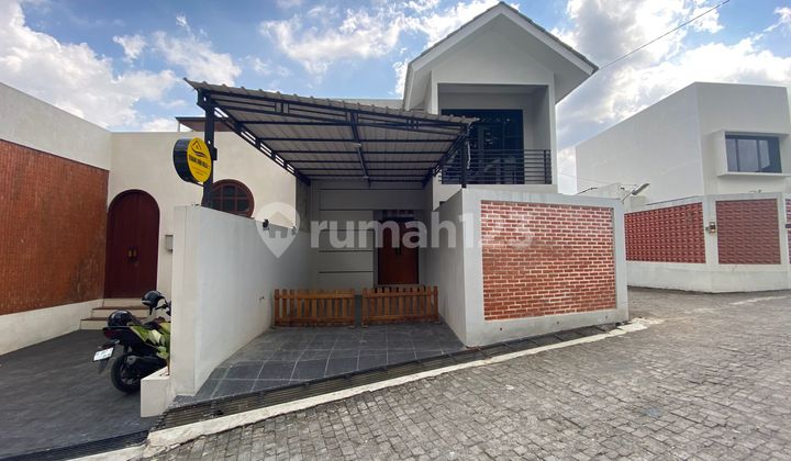 2-Story Villa with Private Pool - Palagan KM 16, Donokerto, Sleman