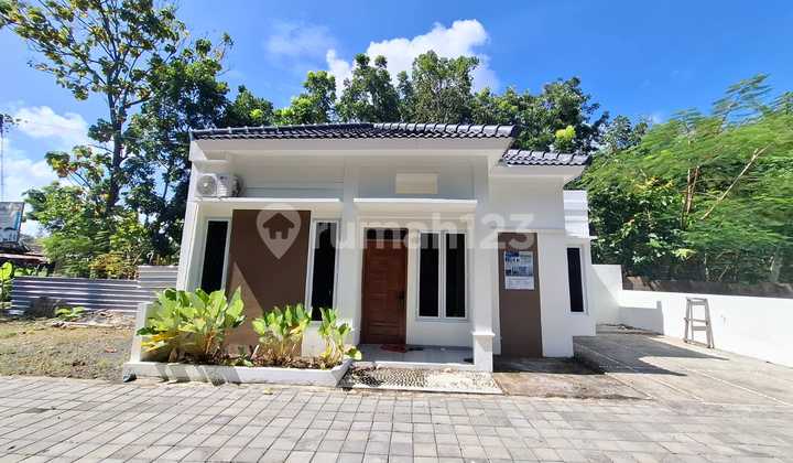 Comfortable House in Bangunjiwo Kasihan - Strategic Location Near Jogja City