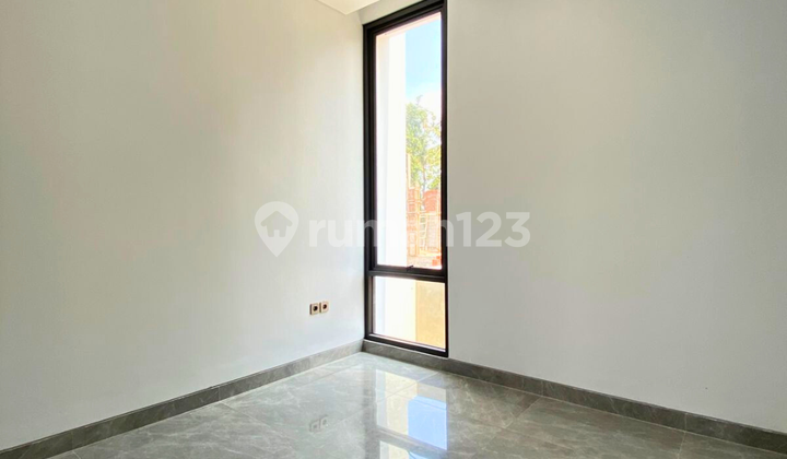 Luxurious 2-Story Residence in Ngaglik Sleman, Spacious Carport, Close to Klotok Coffee Culinary Area 2