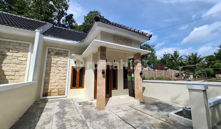 101 m² House in Moyudan, Spacious Carport & Complete Legality