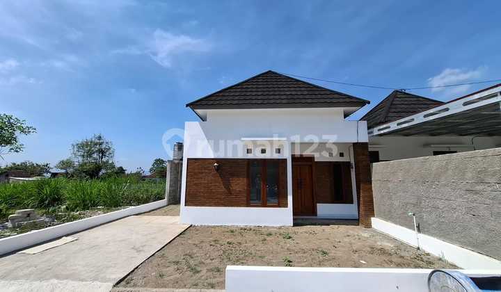 Modern Ready-to-Occupy House in a Cluster Starting at 300 Million IDR in North Candi Prambanan