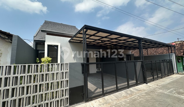 Hunian Modern Strategis Hanya 250 Meter Dari Jalan Magelang - Dekat Sch, Harga Promo! Hunian Modern Strategis Hanya 250 Meter Dari Jalan Magelang - Dekat Sch, Harga Promo!