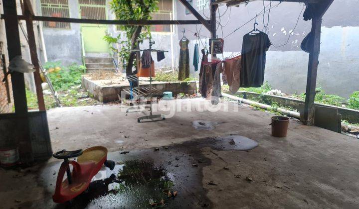 RUMAH TUA DAERAH JEMBATAN LIMA HITUNG TANAH BISA BANGUN BEBERAPA RUMAH ATAU BANGUN KOST 2