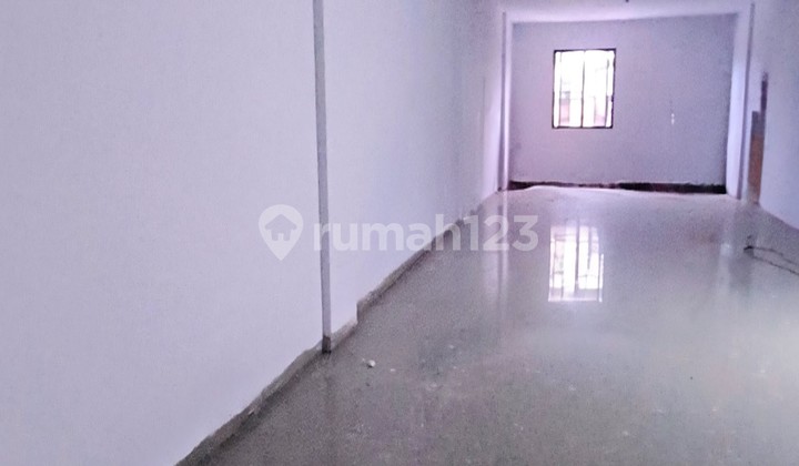 8 Unit Ruko Dijelambar Tinggal Pilih. Gak Ribet Parkiran Jarang Ada Panjang Ruko 31 M²