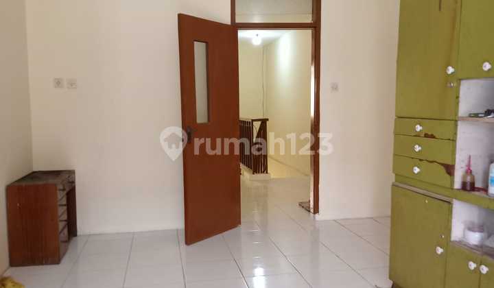 Shop House on the Side of Taman Ratu Street 2