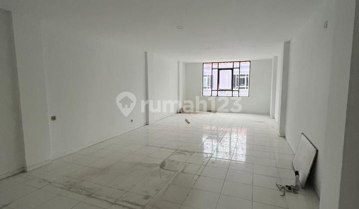 Ruko Di Pusat Jakarta. 3,5 Lt. Posisi Dihook Siap Huni. 