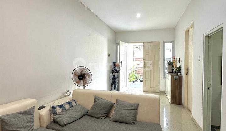 Rumah Bagus di Taman Ratu 3 Lt Siap Huni Sangat Rapi 2