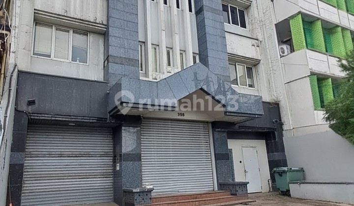 Building 4,5 floors on Tanjung Duren Raya. Highly Strategic and Ready to Occupy.