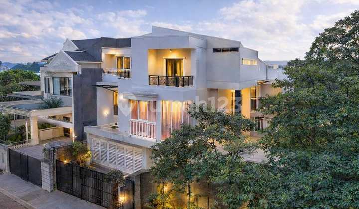 House on Hook. Hidden Gem in an Exclusive Complex, Land Area 1 Pikul. Well-Maintained, Just Bring Your Suitcase.