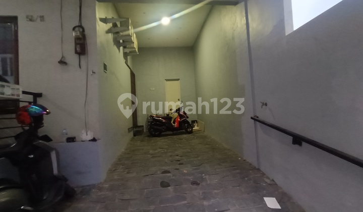 Rumah 3 Lt Taman Ratu Lebar 10 X 15  2