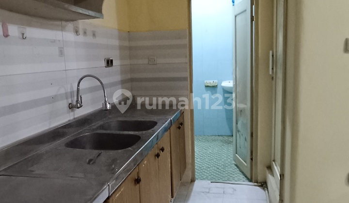 Rumah Di Duri Kepa Sewa Per Th 2 Lt Bisa Buat Anak2 Kuliahan Krn Byk Kamar 2