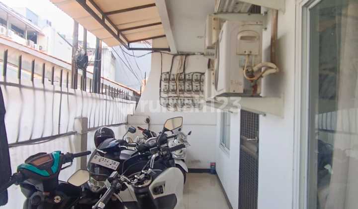 Selslu Kost Full in Kemanggisan Near Campus 2