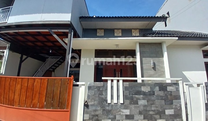 Strategis & Nyaman, Rumah Tinggal + Kantor 2 Lantai Siap Huni & Semi Furnished, Sinduharjo, Ngaglik, Sleman