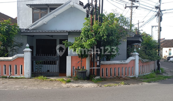 Rumah + Toko Komersial di Jalan Anggrek Maguwoharjo, Sleman