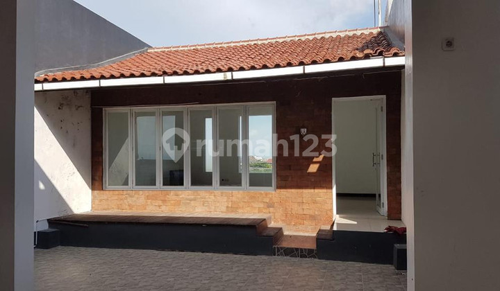 For Sale/Lease 3-Story Semi-Furnished Shop House on Cokroaminoto Street, Yogyakarta 2